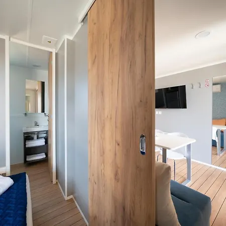 Holiday park Prestige Villas Pool Yard 4*