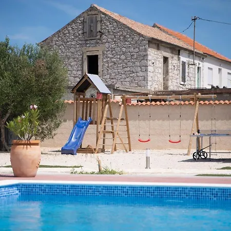 Prestige Villas Pool Yard Holiday park 4*