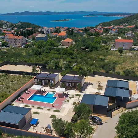 Holiday park Prestige Villas Pool Yard