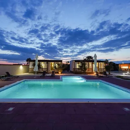 Holiday park Prestige Villas Pool Yard Drage