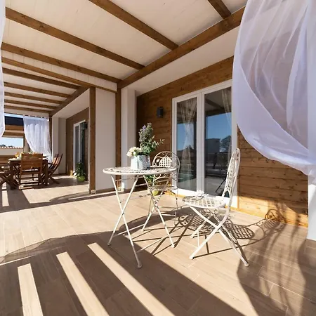 Prestige Villas Pool Yard Drage