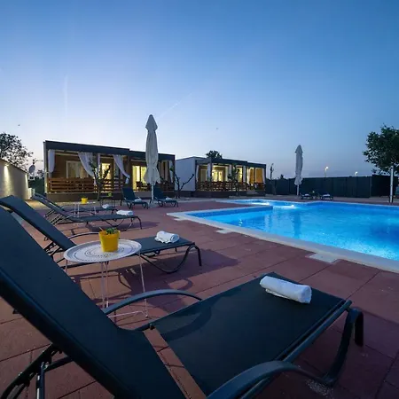 Prestige Villas Pool Yard 4* Drage