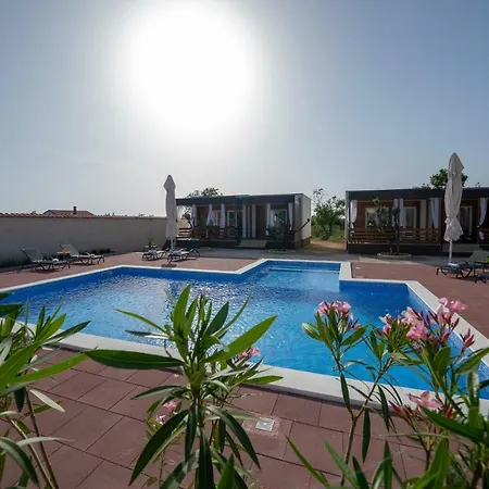 Holiday park Prestige Villas Pool Yard