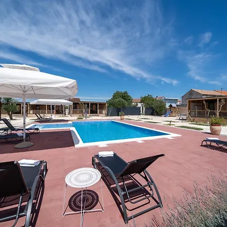 Holiday park Prestige Villas Pool Yard Drage