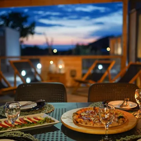 Prestige Villas Pool Yard Drage