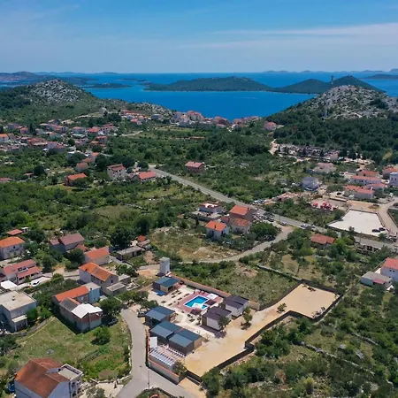 Holiday park Prestige Villas Pool Yard Drage