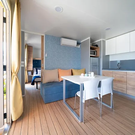Prestige Villas Pool Yard Drage