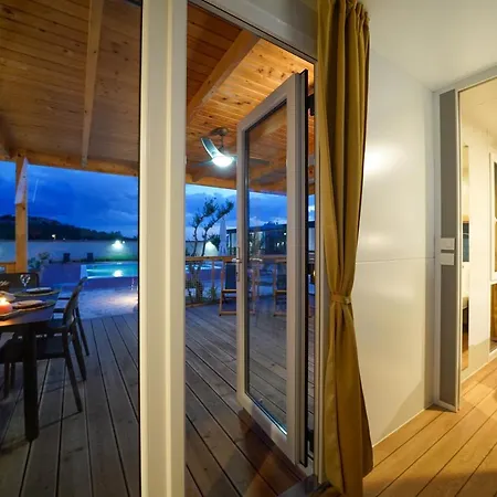 Prestige Villas Pool Yard Drage