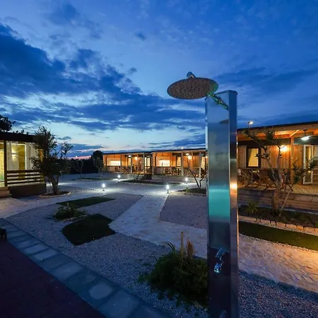 Prestige Villas Pool Yard Drage