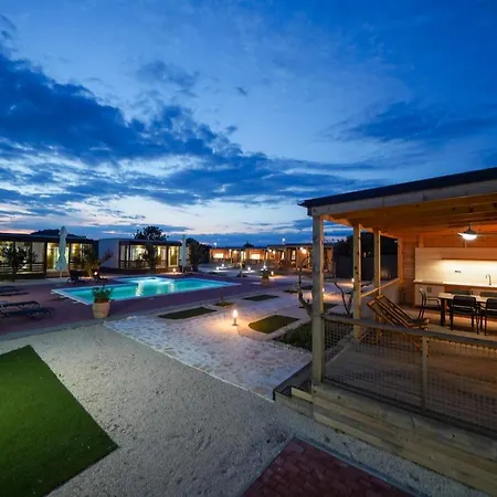 Holiday park Prestige Villas Pool Yard