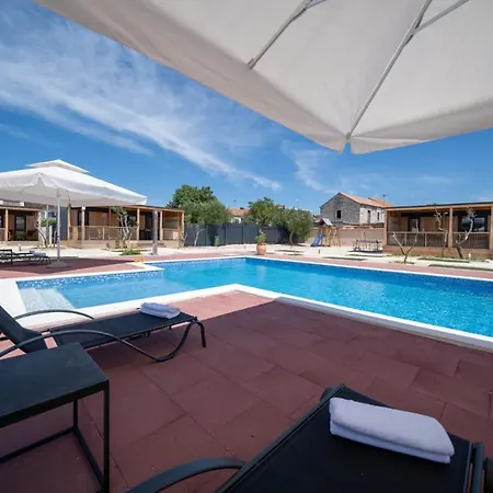 Holiday park Prestige Villas Pool Yard