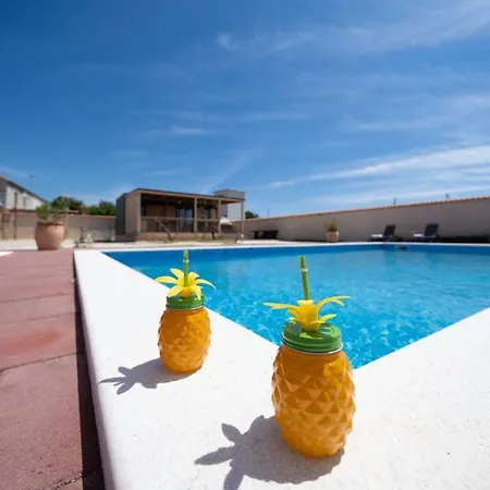 Prestige Villas Pool Yard Holiday park Drage