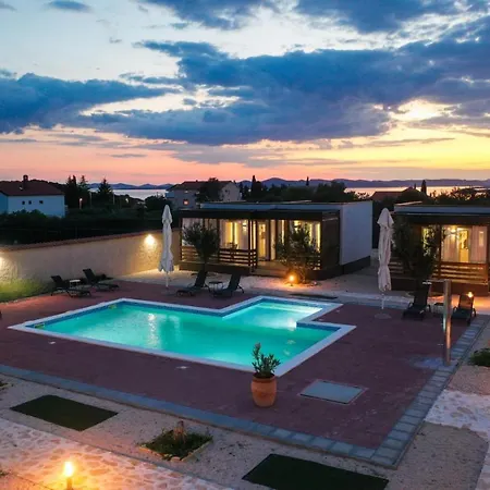 Prestige Villas Pool Yard 4* Drage