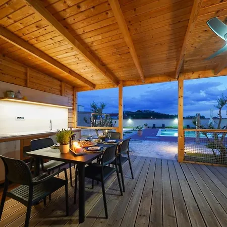 Prestige Villas Pool Yard 4*