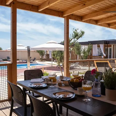 Prestige Villas Pool Yard 4* Drage