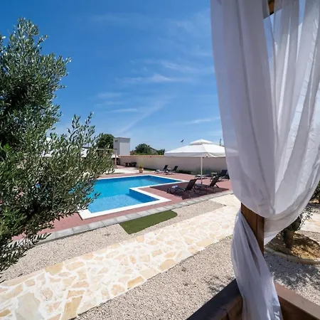 Prestige Villas Pool Yard Holiday park Drage