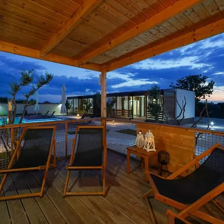 Holiday park Prestige Villas Pool Yard Drage