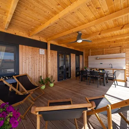 Prestige Villas Pool Yard 4* Drage