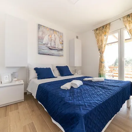 Prestige Villas Pool Yard 4*